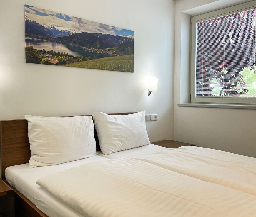 Gletscherblick Kaprun: Bedroom with double bed