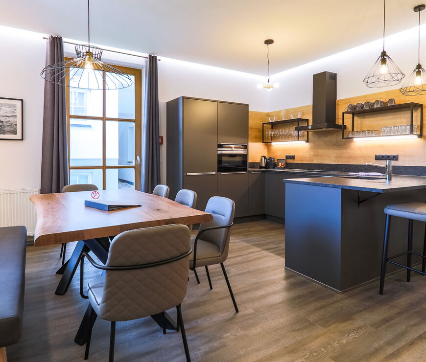 Alpin Rentals SUR GmbH | KR 2 Schlafzimmer Deluxe Apartment mit Sauna 1