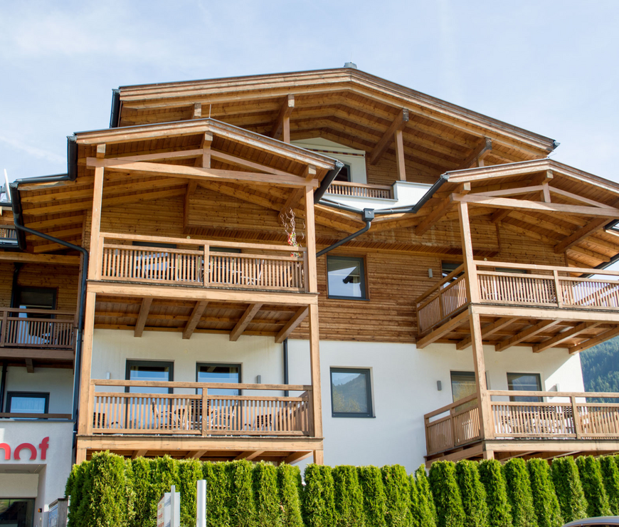 Avenida Style Appartements Kaprun: Außenansicht Sommer