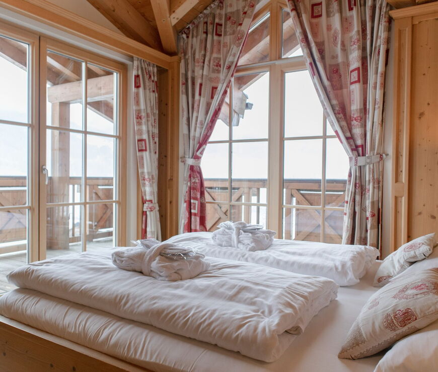 Panorama Chalet Kaprun: Bedroom with double bed