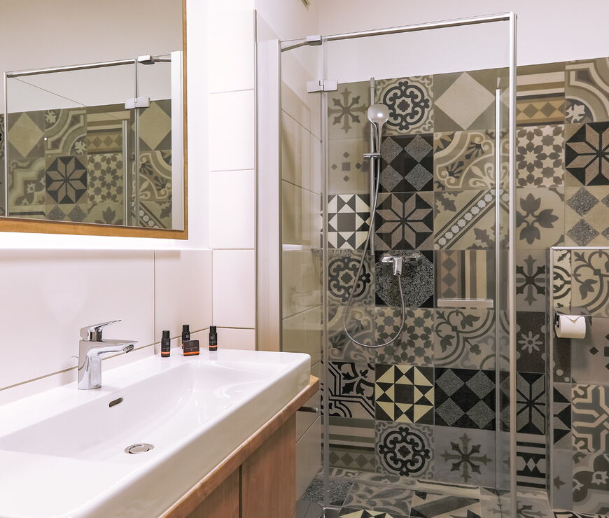 Alpin Rentals SUR GmbH | KR 2 Schlafzimmer Deluxe Apartment mit Sauna 1