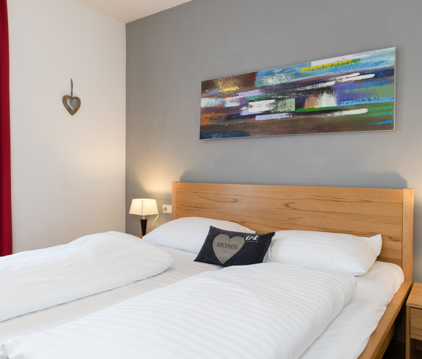 Adler Resort Kaprun: Schlafzimmer mit Doppelbett
