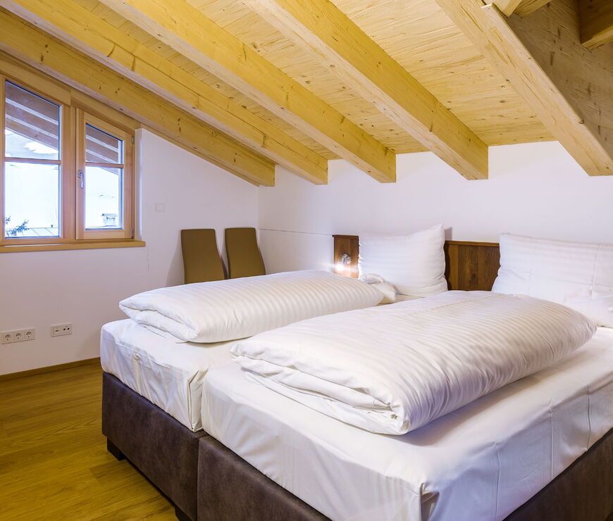 Bolodges Apartments Saalbach: Schlafzimmer mit Doppelbett