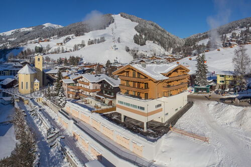 Exterior view of the Bolodges Apartments Saalbach winter