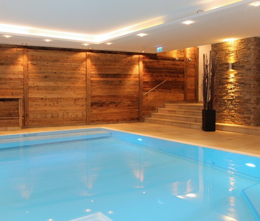 Avenida Mountain Resort Kaprun: Spa area with swimming pool